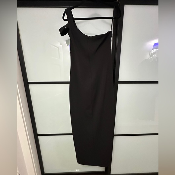 Betsy & Adam black one shoulder evening gown - Picture 4 of 4